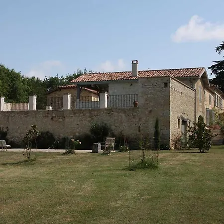 Holiday home Stunning 5-Bed House With Heated Swimming Pool Castelnau-d'Arbieu
