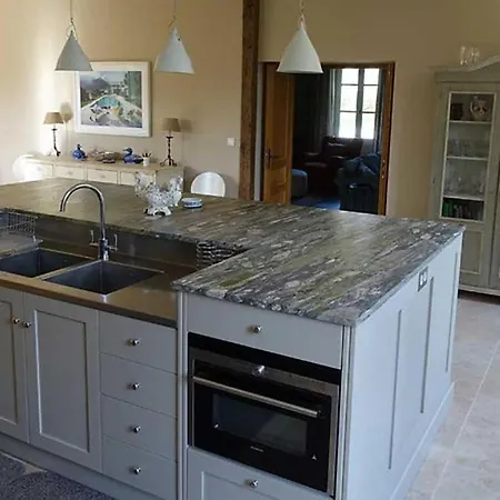 Holiday home Stunning 5-Bed House With Heated Swimming Pool Castelnau-d'Arbieu