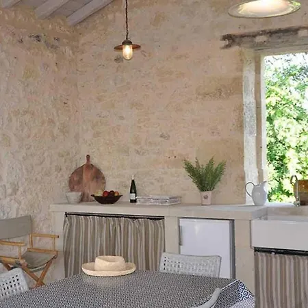 Stunning 5-Bed House With Heated Swimming Pool Holiday home