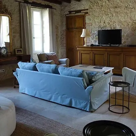 Stunning 5-Bed House With Heated Swimming Pool Holiday home *