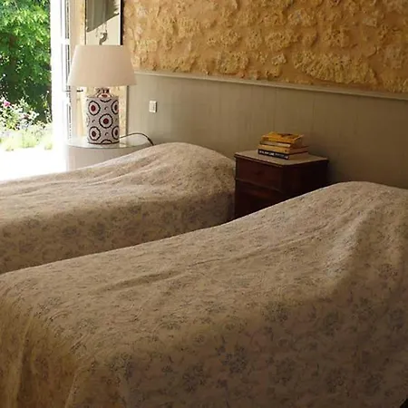 Holiday home Stunning 5-Bed House With Heated Swimming Pool