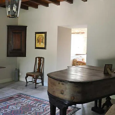Stunning 5-Bed House With Heated Swimming Pool Holiday home *
