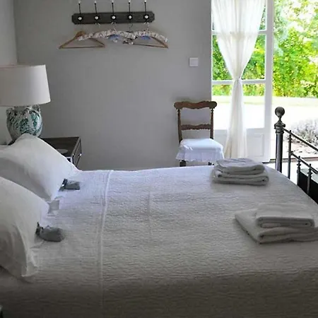 Stunning 5-Bed House With Heated Swimming Pool Holiday home *