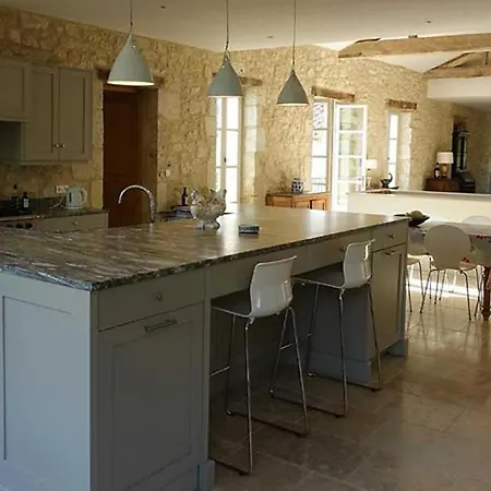 Holiday home Stunning 5-Bed House With Heated Swimming Pool