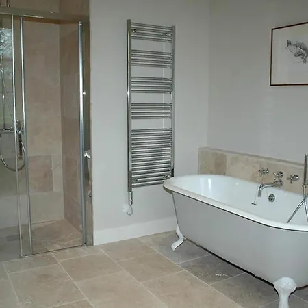 Stunning 5-Bed House With Heated Swimming Pool Holiday home